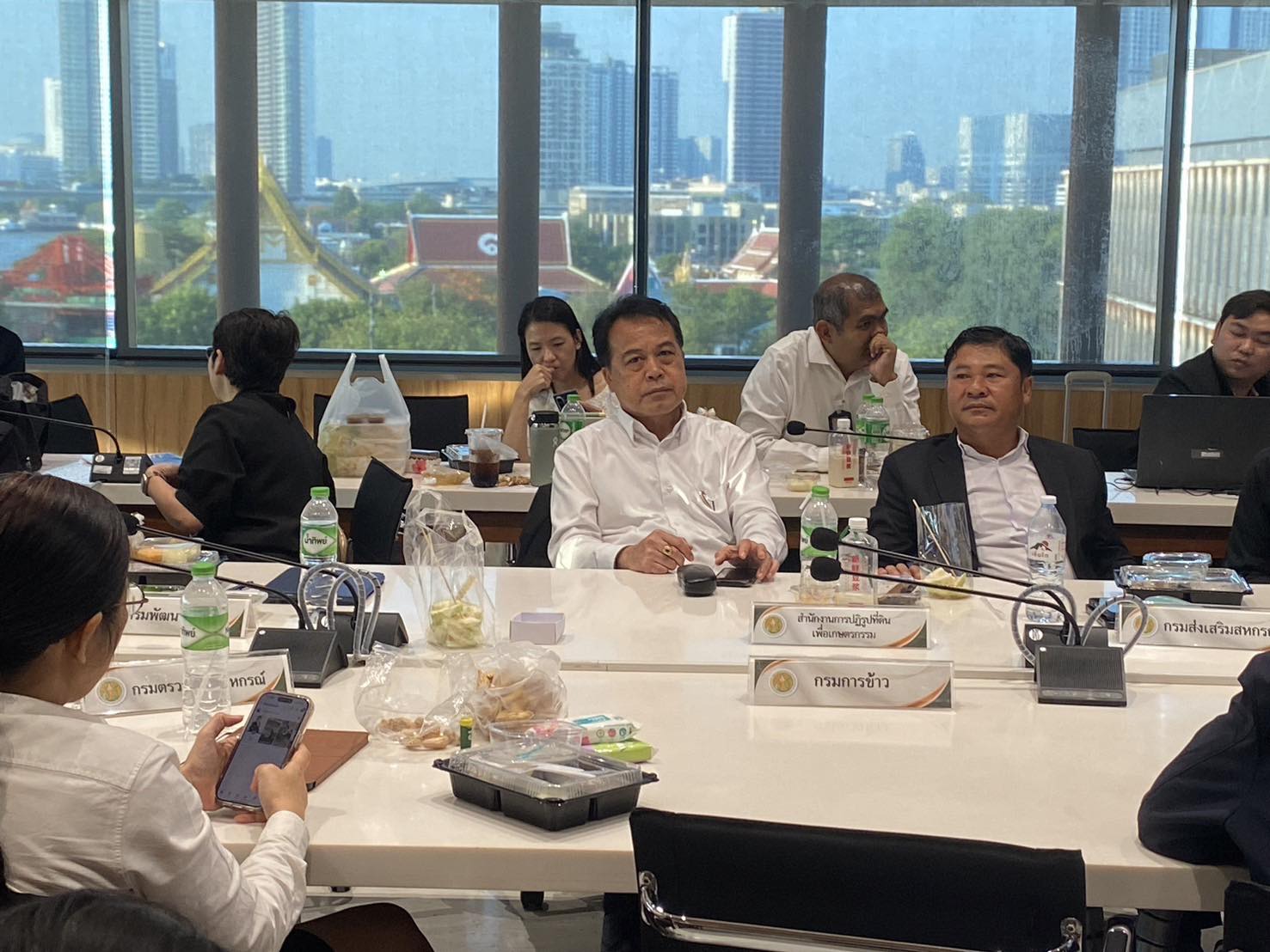 title - ส.ป.ก. ร่วมติดตามและรับฟังการประชุมสภาผู้แทนราษฎร